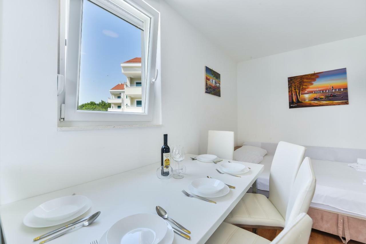 נובליה Royal Apartments מראה חיצוני תמונה