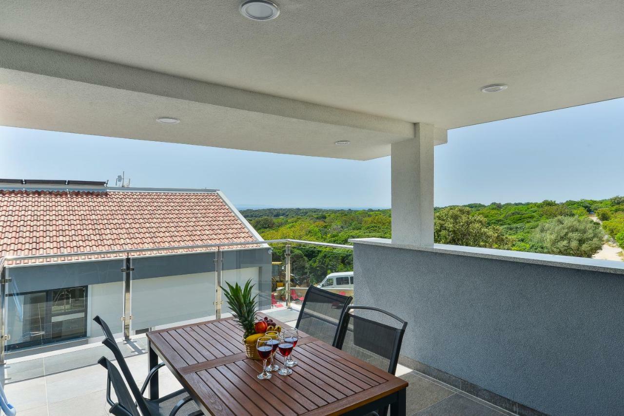 נובליה Royal Apartments מראה חיצוני תמונה