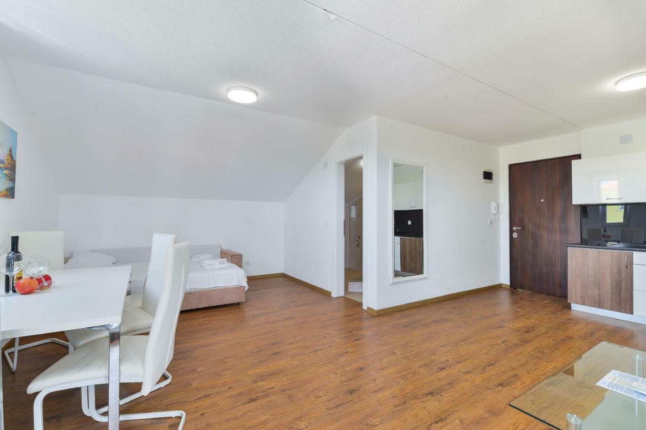 נובליה Royal Apartments מראה חיצוני תמונה