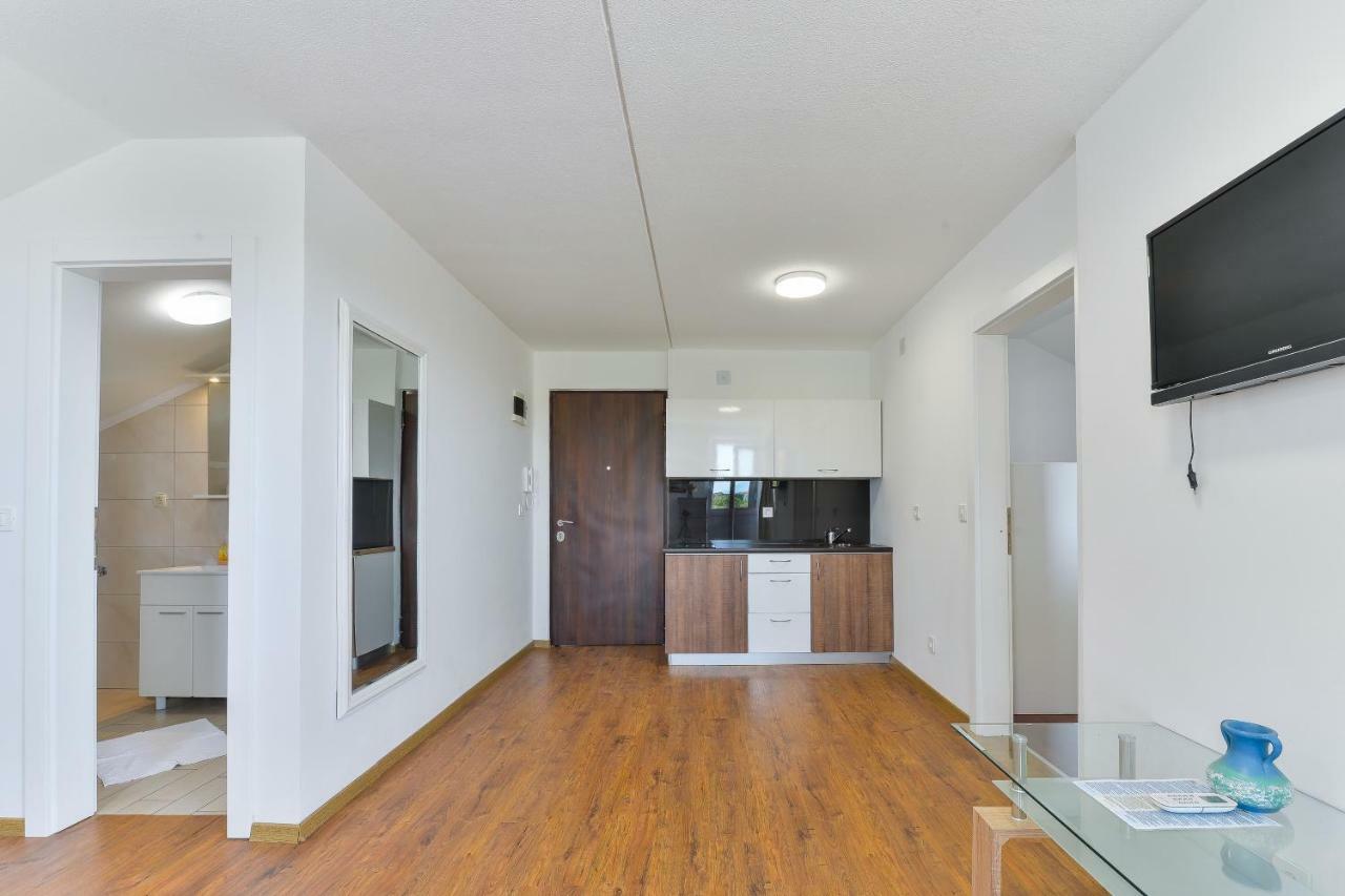 נובליה Royal Apartments מראה חיצוני תמונה