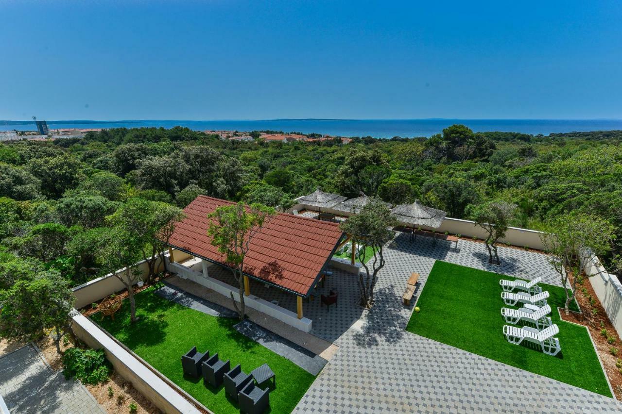 נובליה Royal Apartments מראה חיצוני תמונה