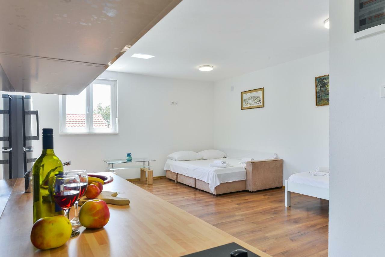 נובליה Royal Apartments מראה חיצוני תמונה