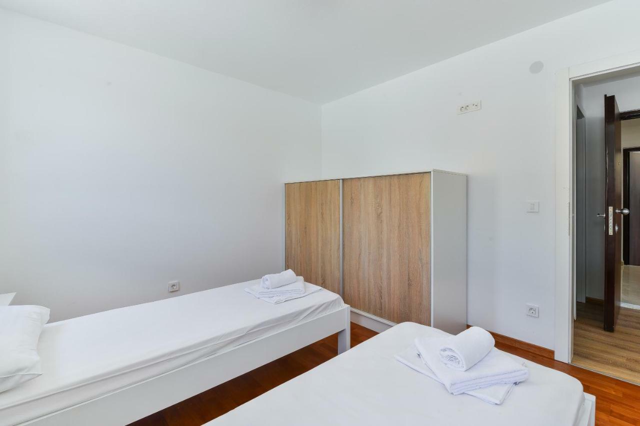 נובליה Royal Apartments מראה חיצוני תמונה