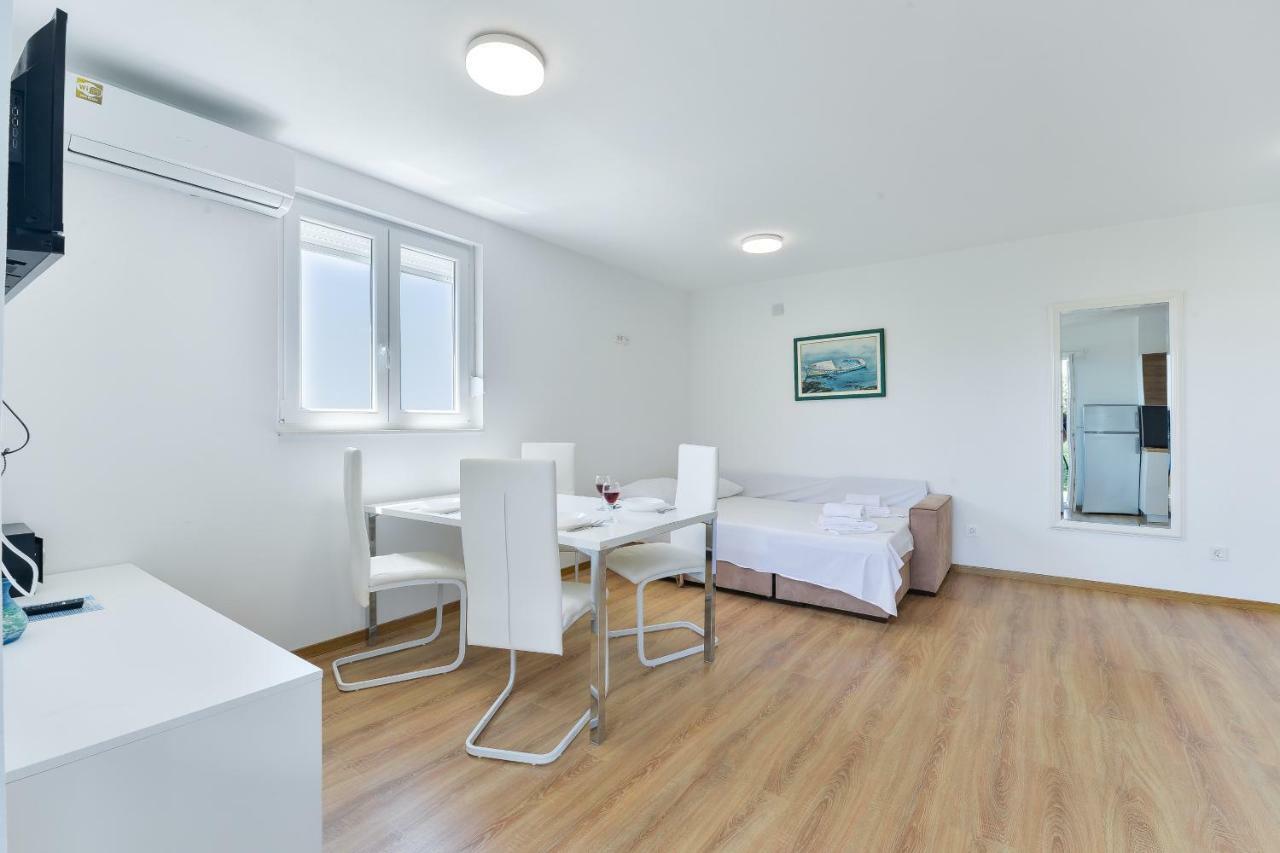 נובליה Royal Apartments מראה חיצוני תמונה