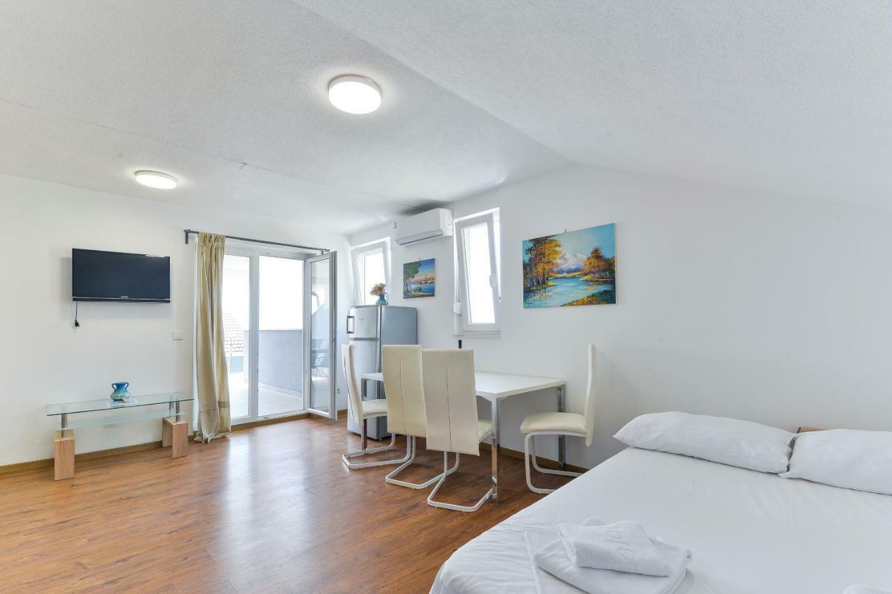 נובליה Royal Apartments מראה חיצוני תמונה